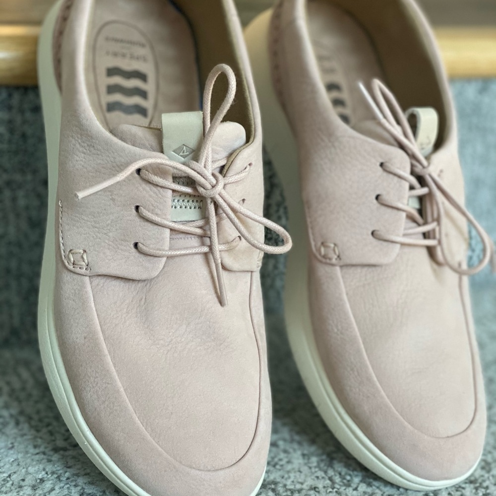 Women’s Plushwave Suede Sperry Sneaker Size 8